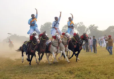 ਬੰਦੀ ਛੋੜ ਦਿਵਸ ਮਗਰੋਂ ਨਿਹੰਗ ਸਿੰਘਾਂ ਨੇ ਮਹੱਲਾ ਸਜਾਇਆ