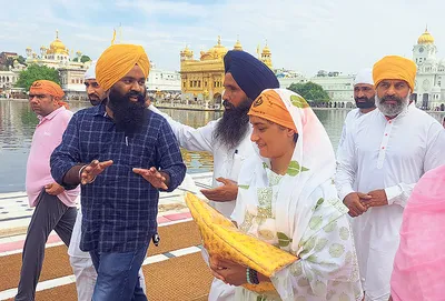 ਓਲੰਪੀਅਨ ਵਿਨੇਸ਼ ਫੋਗਾਟ ਨੇ ਹਰਿਮੰਦਰ ਸਾਹਿਬ ਮੱਥਾ ਟੇਕਿਆ