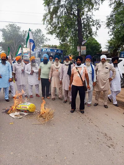 ਪੰਚਾਇਤੀ ਜ਼ਮੀਨ ’ਤੇ ਕਬਜ਼ਾ ਕਰਵਾਉਣ ਖ਼ਿਲਾਫ਼ ਰੋਸ ਮੁਜ਼ਾਹਰੇ