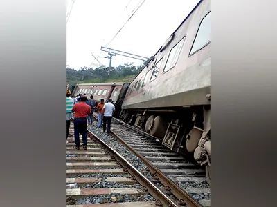 express train derailed video ਐਕਸਪ੍ਰੈਸ ਰੇਲ ਦੇ 3 ਡੱਬੇ ਲੀਹ ਤੋਂ ਉੱਤਰੇ  ਜਾਨੀ ਨੁਕਸਾਨ ਹੋਣੋਂ ਬਚਾਅ