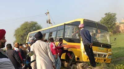 ਲਹਿਰਾਗਾਗਾ  ਸਕੂਲ ਵੈਨ ਹਾਦਸੇ ਦਾ ਸ਼ਿਕਾਰ  ਬੱਚੇ ਵਾਲ ਵਾਲ ਬਚੇ