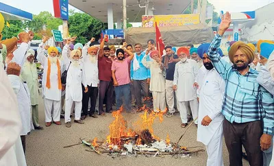 ਮੁਲਾਜ਼ਮਾਂ ਤੇ ਪੈਨਸ਼ਨਰਾਂ ਨੇ ਫੂਕੀ ਸਰਕਾਰ ਦੇ ਲਾਰਿਆਂ ਦੀ ਪੰਡ