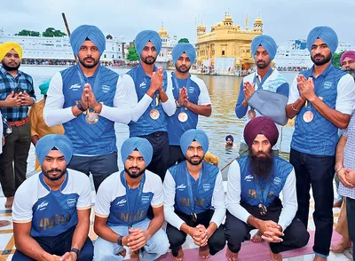 ਪੈਰਿਸ ਓਲੰਪਿਕ  ਭਾਰਤੀ ਹਾਕੀ ਟੀਮ ਨੇ ਦਰਬਾਰ ਸਾਹਿਬ ਮੱਥਾ ਟੇਕਿਆ